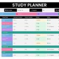 Plantilla de planificador de estudios: tabla de horario diario con bloques de tiempo, actividades codificadas por colores y seguimiento de tareas académicas.